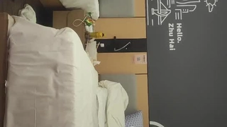 甜蜜小穴滴滴答答地高潮