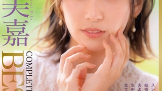 漂亮的妹纸，B毛和腋毛一大把，樱桃一样的奶头含在嘴里肯定好吃