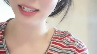 洋米糕老外终于在越南集市遇到了一个极品 审美不错 高颜值好身材背部很屌的纹身 被老外大鸡巴无套爆操内射