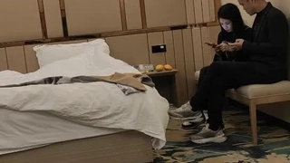 眼鏡OLスーツの美脚を包んだ生ナマしいパンストを完全着衣でムレた足裏からつま先を味わい尽くす！時には顔騎や足コキ、時には中出し、時にはお尻にコスってぶっかけとやりたい放題！発情させられた女の変態調教絶頂