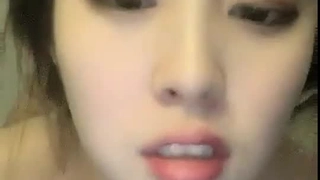 察良家美女，颇有几分姿色，相会酒店初次做爱还要关灯，曼妙身材娇喘