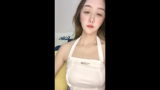可爱多挺嫩萌妹子跳舞自慰诱惑，项圈近距离掰开粉穴胡萝卜抽插呻吟