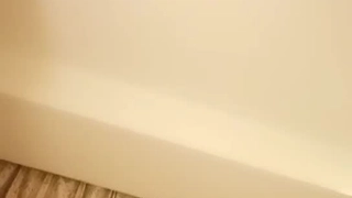 近期下海网红美女！黑丝美腿贫乳小奶！全裸诱惑，掰开紧致小穴特写