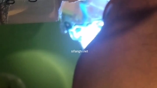 少女在宿舍里从肛交中获得极度快感